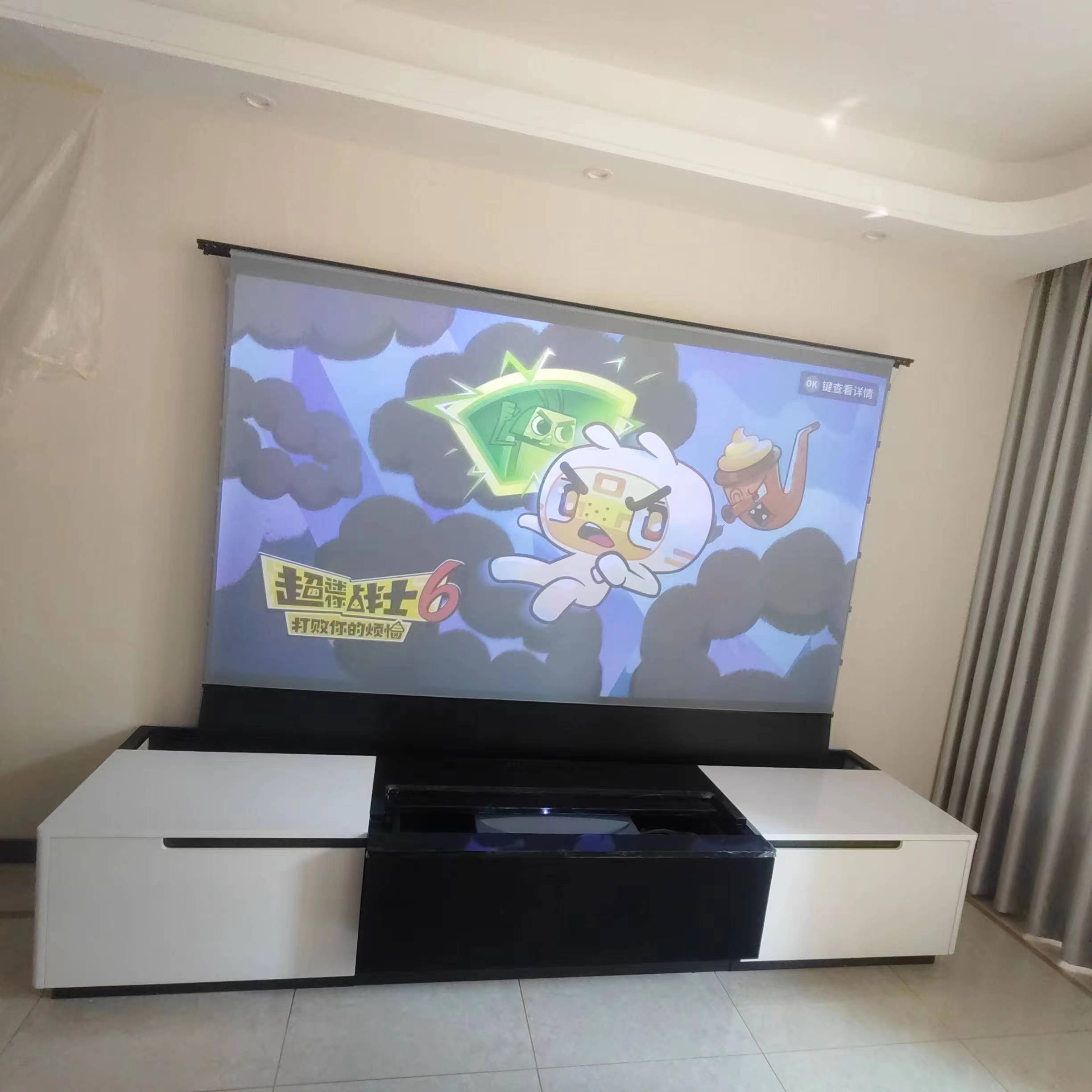 جهاز عرض ليزر قصير للغاية للسي - مراجعة Home Cinema Ultra Short Throw Projector وسعره